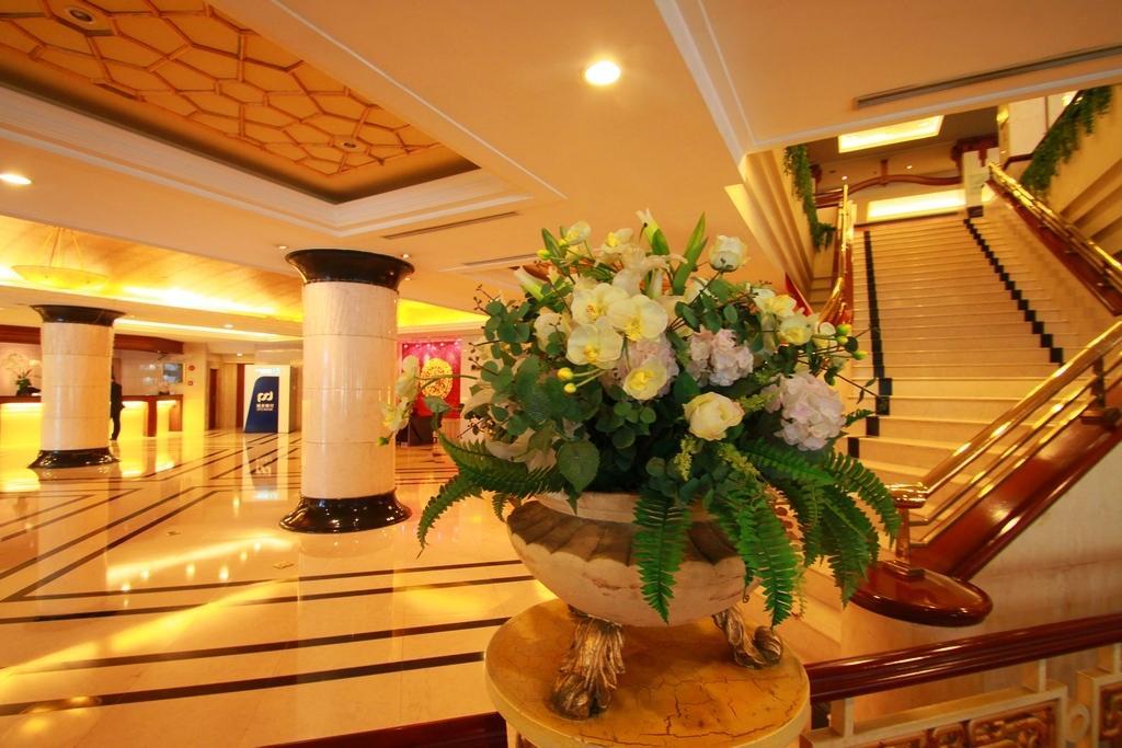 Best Western New Century Hotel Shanghai Exterior foto